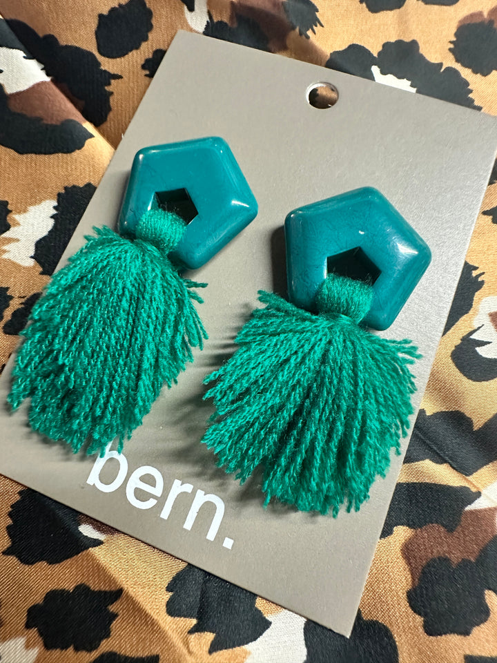 Hex-Fringe Stud