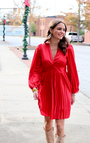 Do The Twist Pleated Dress | RED