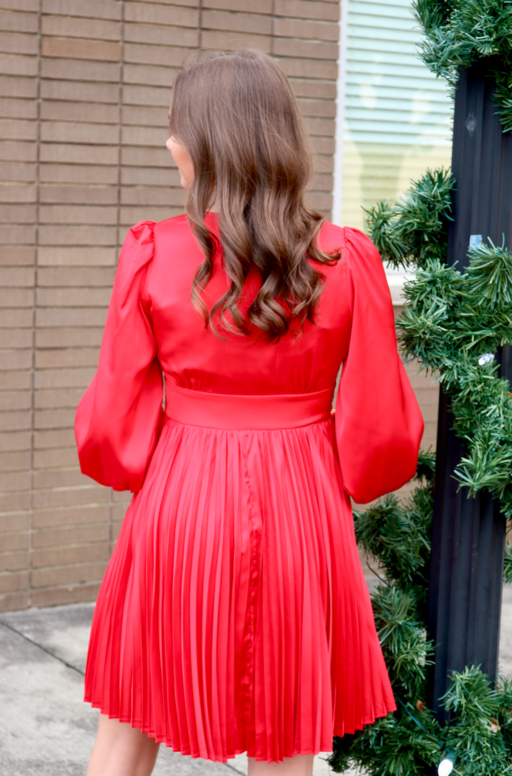 Do The Twist Pleated Dress | RED