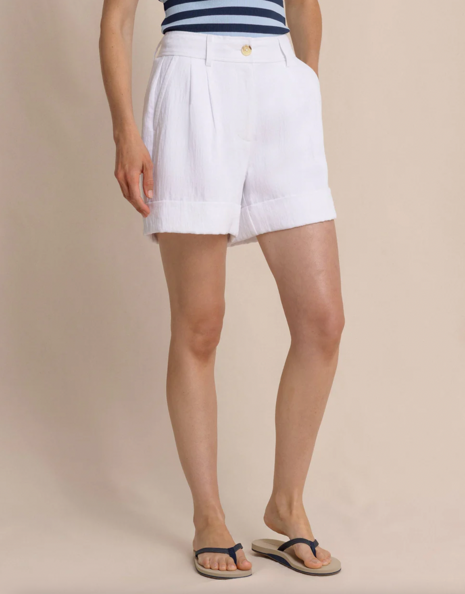 Larkin Tailored Cuff Short | Classic White